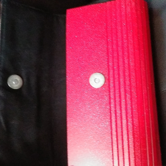 BCBGeneration Red Wallet - Picture 3 of 8